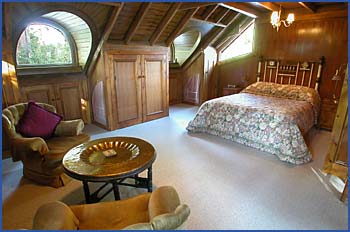 A Camelot Tower And Penthouse - Tourism Canberra 0