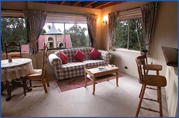 A Camelot Tower And Penthouse - Tourism Canberra 4