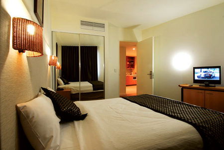 Golden Pebble Hotel - Tourism Canberra 0