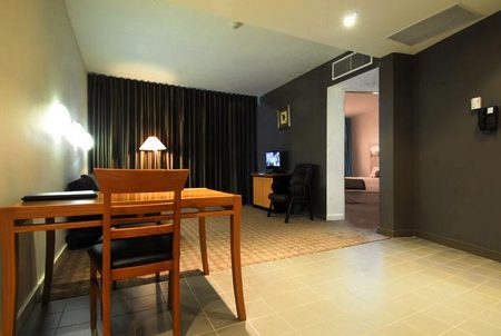 Golden Pebble Hotel - Tourism Canberra 1