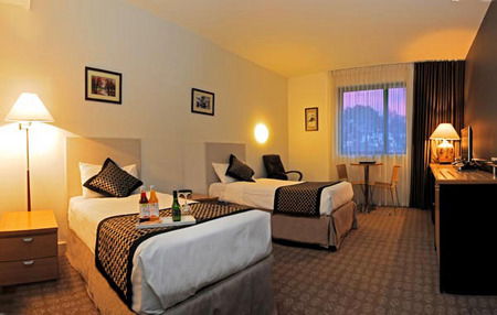 Golden Pebble Hotel - Tourism Canberra 3