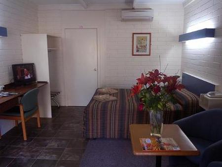 Central Highlands Motor Inn - Tourism Canberra 1