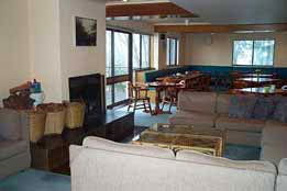 Trackers Mountain Lodge - Tourism Canberra 0