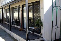 Courtside Cottage Bed And Breakfast - Tourism Canberra 0