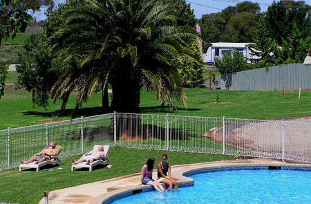 Swan Hill Holiday Park - Tourism Canberra 0