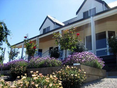Canadian Lodge - Tourism Canberra 0