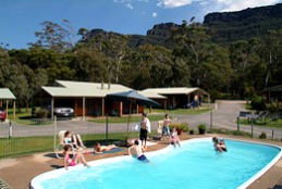 Halls Gap Log Cabins - Tourism Canberra 4