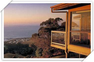 Chris's Beacon Point Restaurant And Villas - Tourism Canberra 0