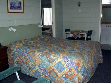 Daylesford Central Motor Inn - Tourism Canberra 0