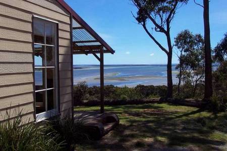 The Island Spa And Cottages - Tourism Canberra 1