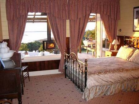 The Island Spa And Cottages - Tourism Canberra 3