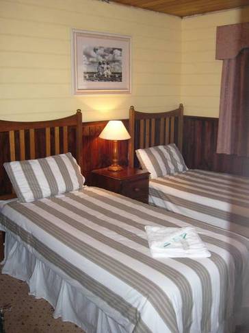 The Island Spa And Cottages - Tourism Canberra 4