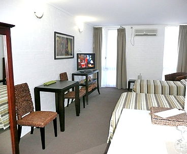Mallacoota Hotel Motel - Tourism Canberra 2