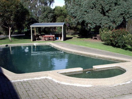 Tandara Caravan Park - Tourism Canberra 2