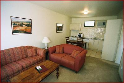 Ballarat Colonial Motor Inn - Tourism Canberra 3