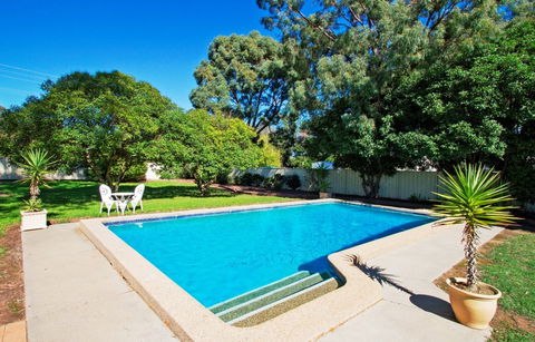 Wattle Motel - Tourism Canberra 0