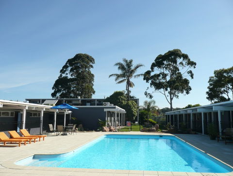 Mallacoota Hotel Motel - Tourism Canberra 5