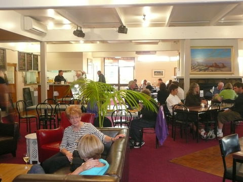 Mallacoota Hotel Motel - Tourism Canberra 6