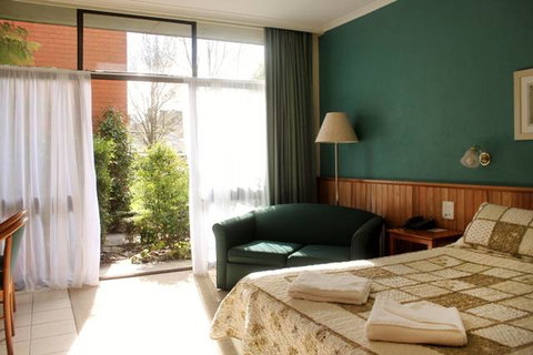 Moe Motor Inn - Tourism Canberra 2