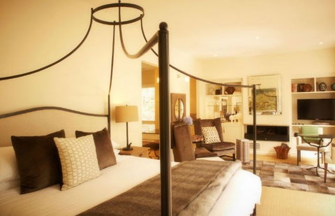 Lake House - Tourism Canberra 1