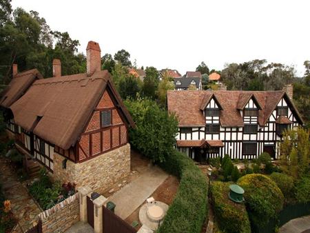 William Shakespeare's Bed & Breakfast - Tourism Canberra 1