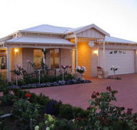 Sussex on Willis Cove Bed and Breakfast - Tourism Canberra