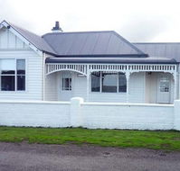 Calgary House  Cottage Accommodation - Tourism Canberra