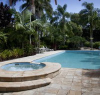 Oasis Apartments and Treetop Houses - Tourism Canberra