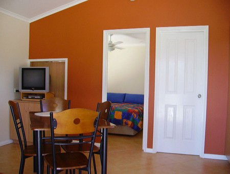 Outback Oasis Caravan Park - Tourism Canberra 5