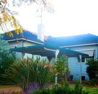 Straw Houses - Tourism Canberra