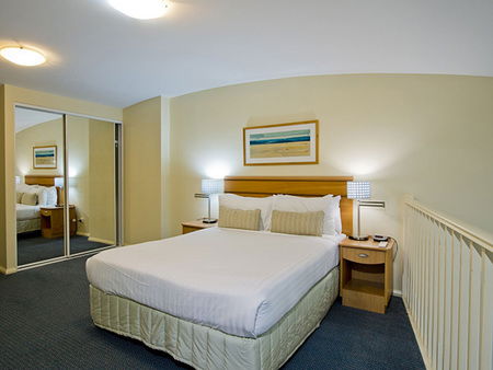 Oaks Waterfront Resort - Tourism Canberra 3