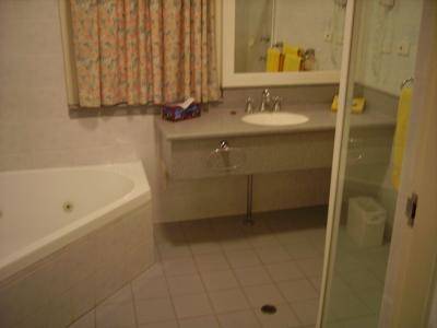 Monarch Motel Hotel - Tourism Canberra 6