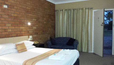 AA Hilldrop Motor Inn - Tourism Canberra 0