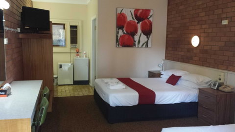 AA Hilldrop Motor Inn - Tourism Canberra 3