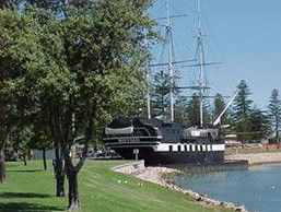 Glenelg Lake Holiday Apartment Accommodation - Tourism Canberra 5