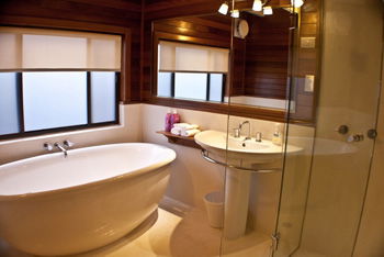 A Beach House At Byron - Tourism Canberra 2