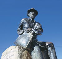Paddy Hannans Statue - Tourism Canberra