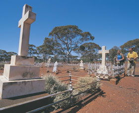 Old Pioneer Cemetery Coolgardie - Tourism Canberra 0
