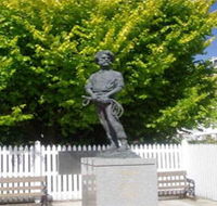 Alexander Cameron Statue - Tourism Canberra