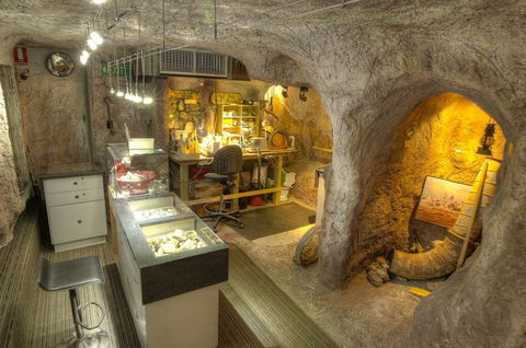 Unique Opal And Diamond Mine  - The Underground Opal Mine - Tourism Canberra 1