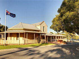 Tjilbruke Trail, Monument And Kingston Park Coastal Reserve - Tourism Canberra 0