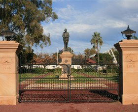 Dalby War Memorial And Gates - Tourism Canberra 0