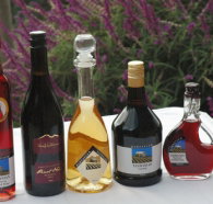 Hartzview Vineyard Heritage Pickers Hut Village - Tourism Canberra