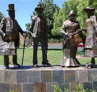 Dad Dave Mum and Mabel - Tourism Canberra
