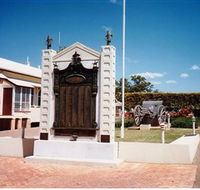 Gayndah War Memorial - Tourism Canberra