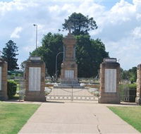 Warwick War Memorial and Gates - Tourism Canberra