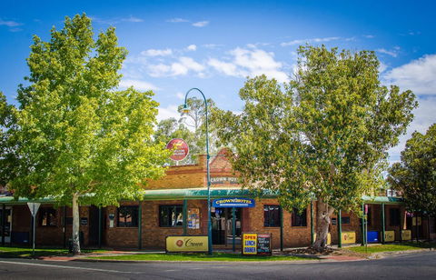 Crown Hotel Wentworth - Tourism Canberra 0