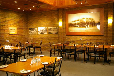 Crown Hotel Wentworth - Tourism Canberra 4