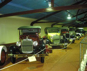 McFeeters Motor Museum And Visitor Information Centre - Tourism Canberra 3