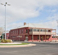 Kellys Rugby Hotel and Bottle Shop - Tourism Canberra